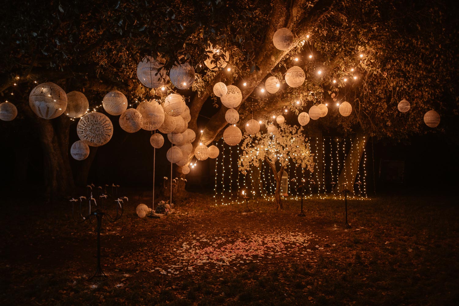 decoration-mariage-ballon-dentelle-nuit-maillo-design-Geoffrey-Arnoldy-photographe-chateau-de-Vair